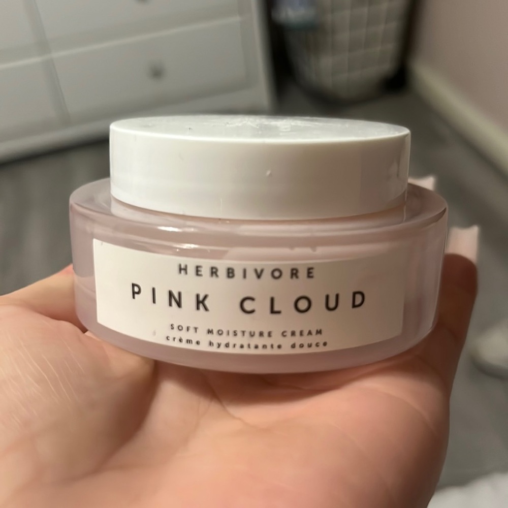 Pink cloud moisturizer